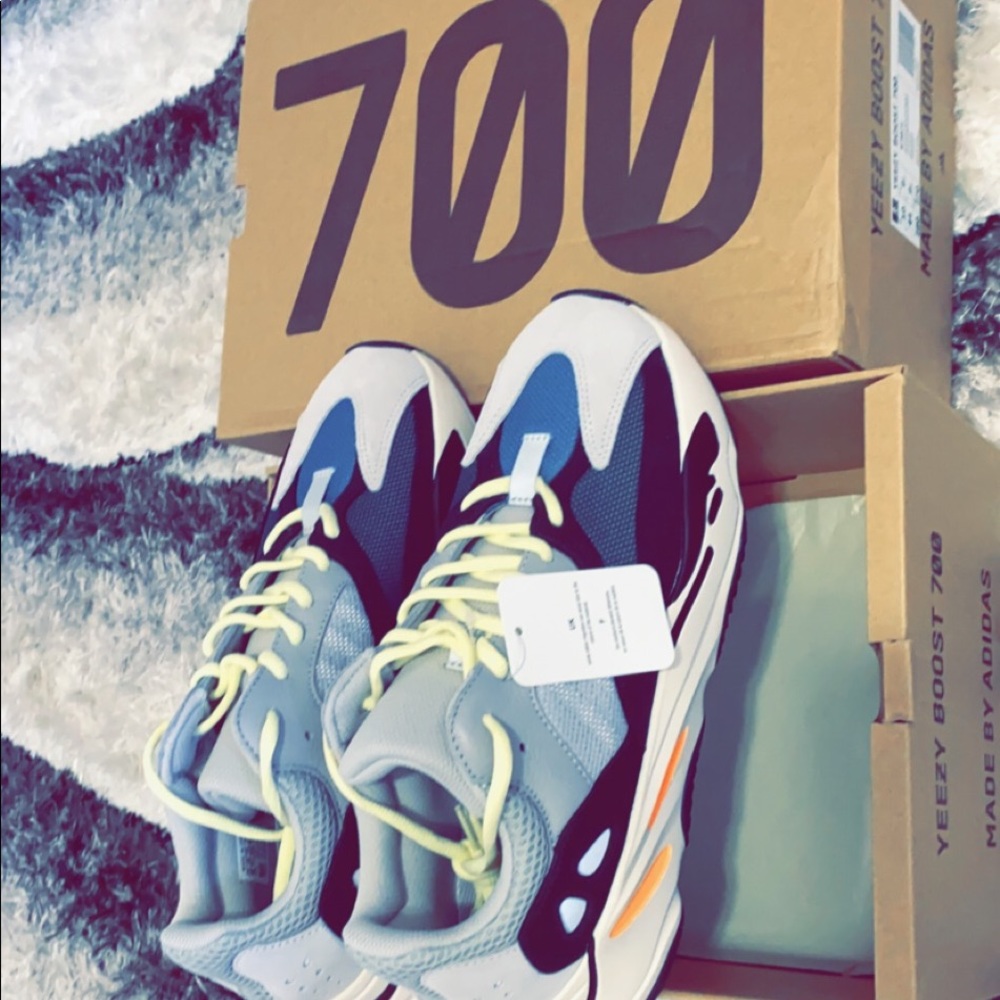 ORIGINAL YEEZY BOOST 700–US size 10  UK size 9 1/2